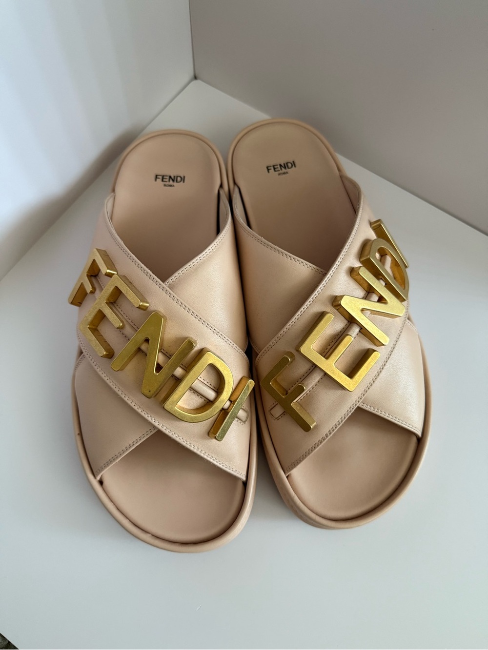 FENDI Vitello Fendigraphy Logo CrissCross Platform Slide Sandal-Pink&Gold